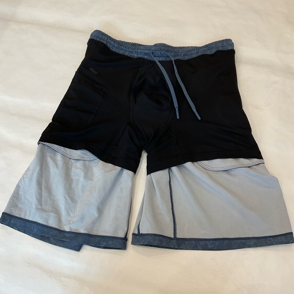 Lululemon Pace Breaker Short 9" *Liner Built in Cell Phone Pouch in Size Medium - Picture 9 of 15